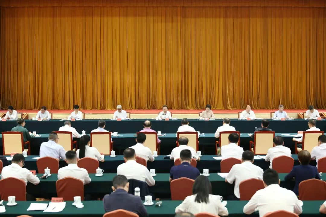 民营经济人士形势政策座谈会在京召开，中共中央政治局委员、中央统战部部长李干杰出席并讲话。集团董事长彭铁缆参加会议。.png