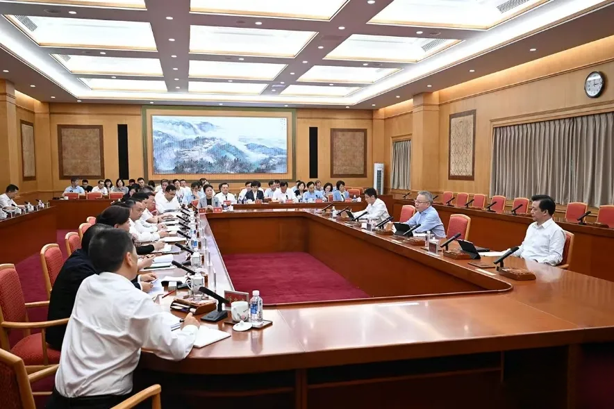 湖南省委书记沈晓明主持召开“十五五”规划专题调研座谈会扎实推进高水平对外开放更好实现“三高四新”美好蓝图。集团党委书记周洁参加会议并发言。.png